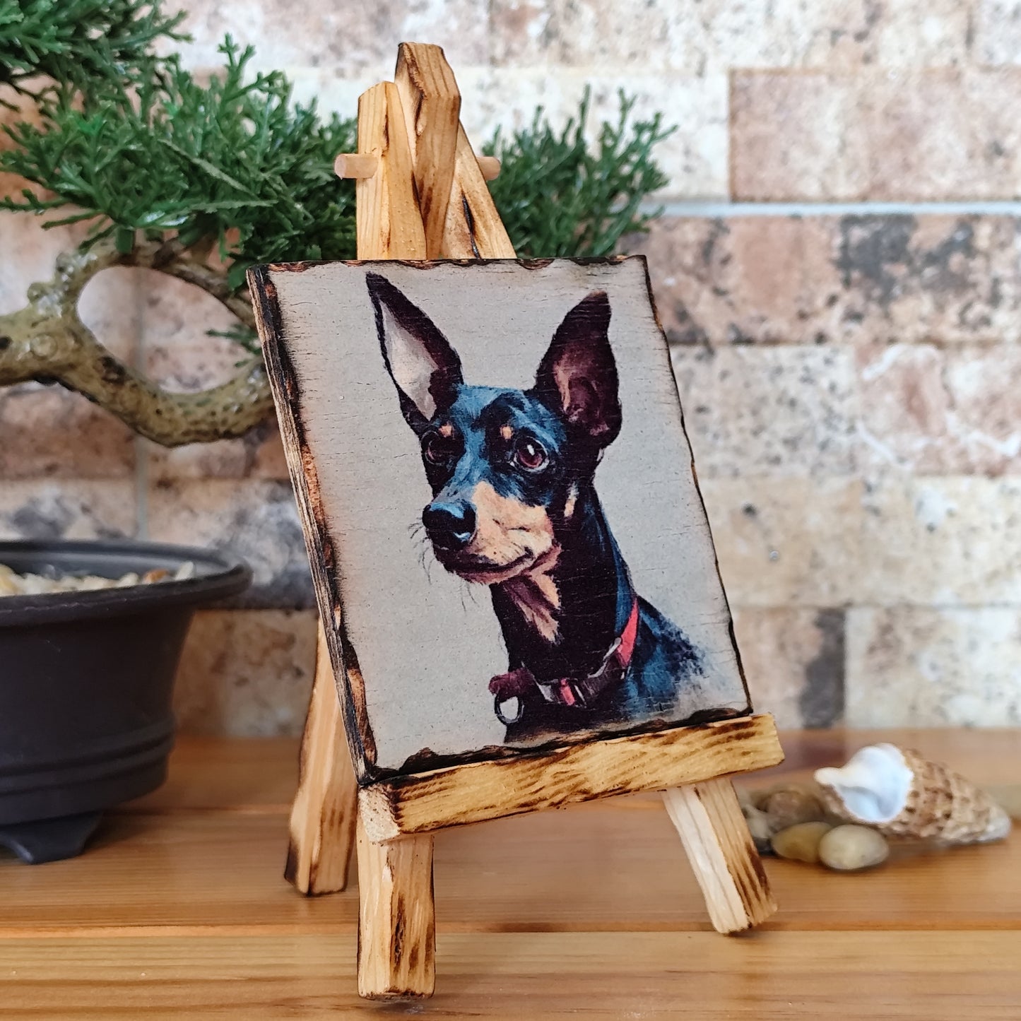 Retrato Mini de Mini Pincher en madera artesanal