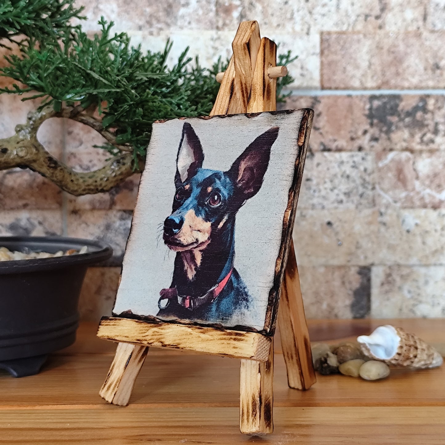 Retrato Mini de Mini Pincher en madera artesanal