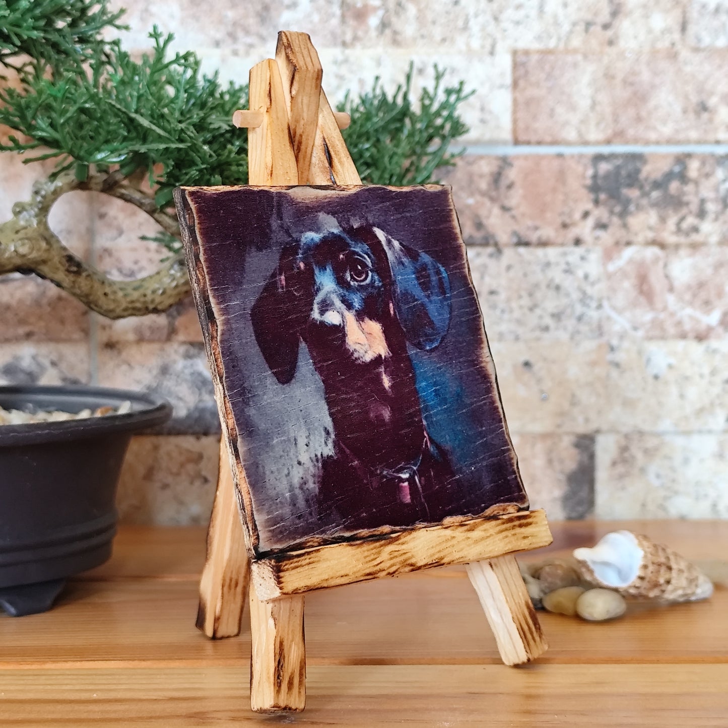 Retrato artesanal de perro salchicha (dachshund,Teckel) en madera