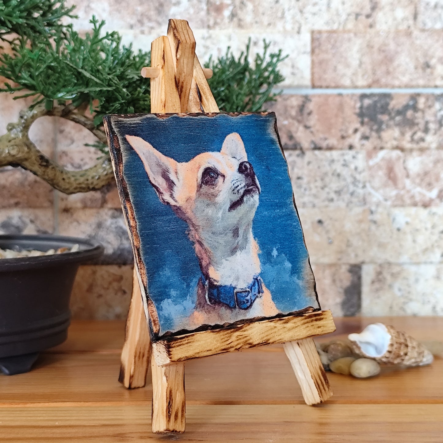 Retrato artesanal de chihuahua pelo corto sobre madera