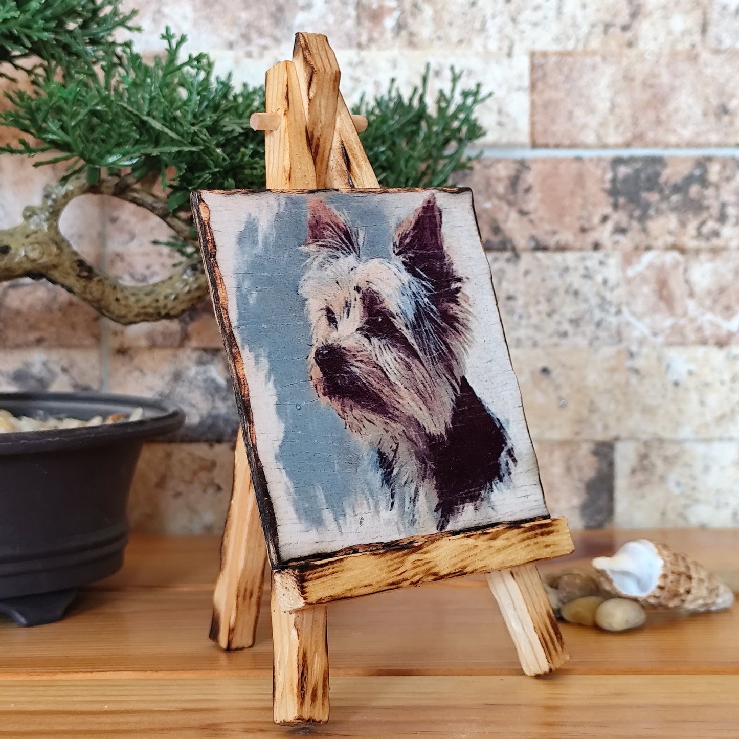 Retrato artesanal de Yorkshire Terrier en madera
