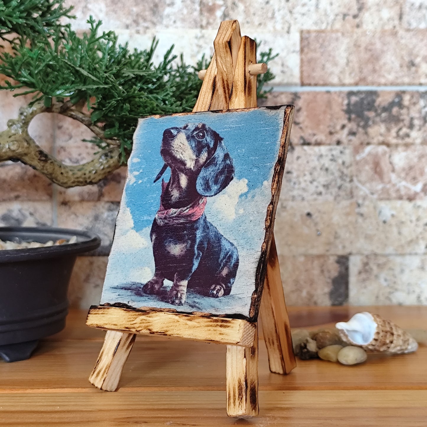 Cuadro en madera de Dachshund con pañuelo – Arte rústico y entrañable