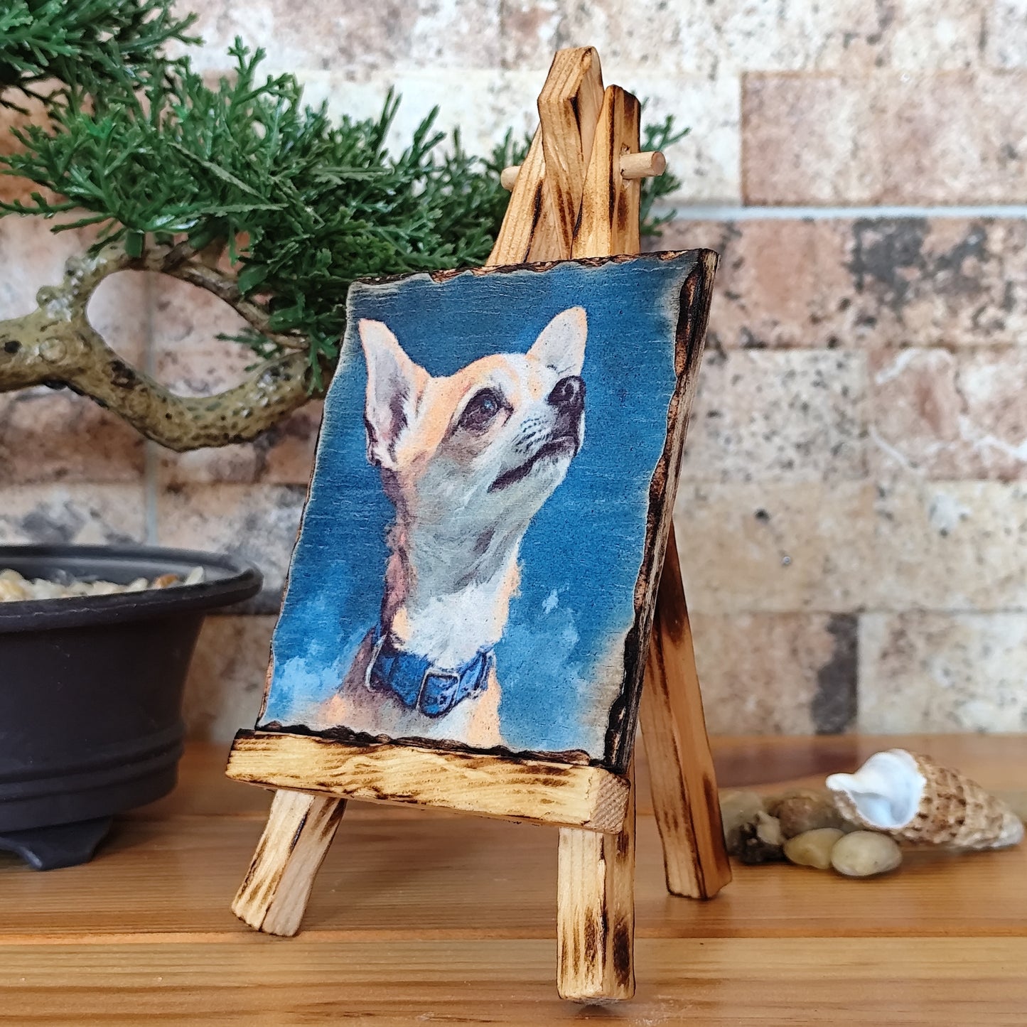 Retrato artesanal de chihuahua pelo corto sobre madera