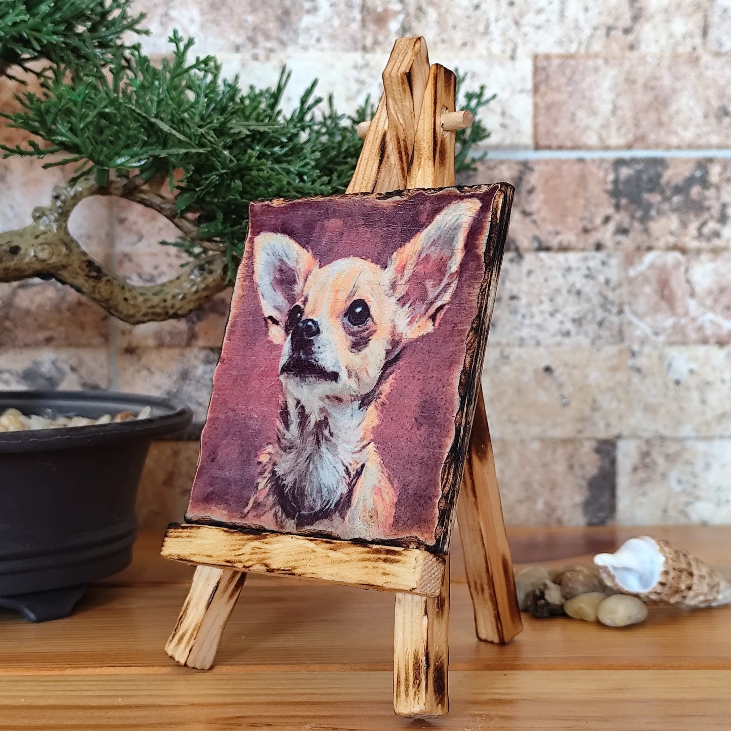 Retrato artesanal de chihuahua sobre madera