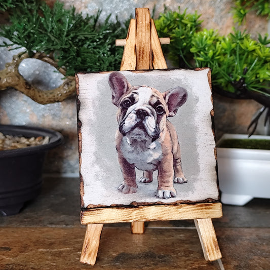 Retrato artesanal de un Bulldog Frances sobre madera
