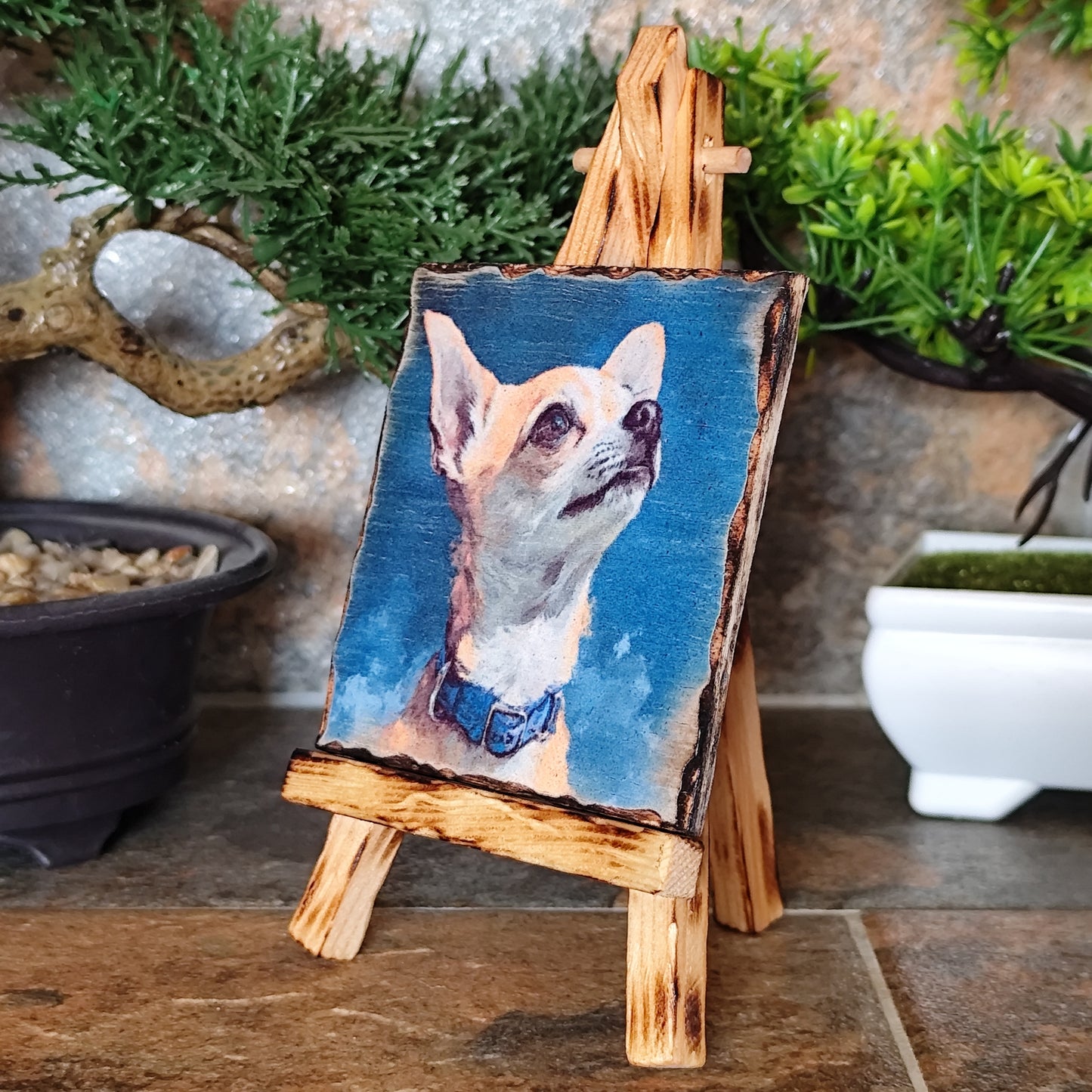 Retrato artesanal de chihuahua pelo corto sobre madera